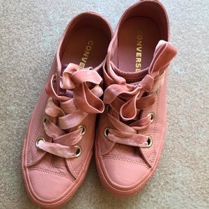 Pink with Velvet Lace Low Converse US8